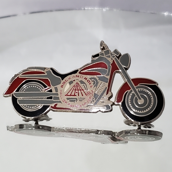 Rock and Roll Hall of Fame Harley Davidson LowRider Motorcycle Pin Vintage 2005 - Picture 5 of 5